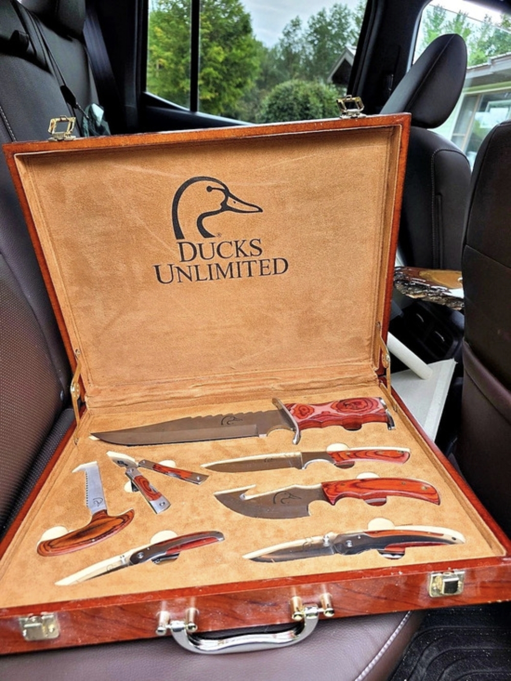 Ducks Unlimited 7-Piece Cutlery Set with Wooden Display Case Brown & Red